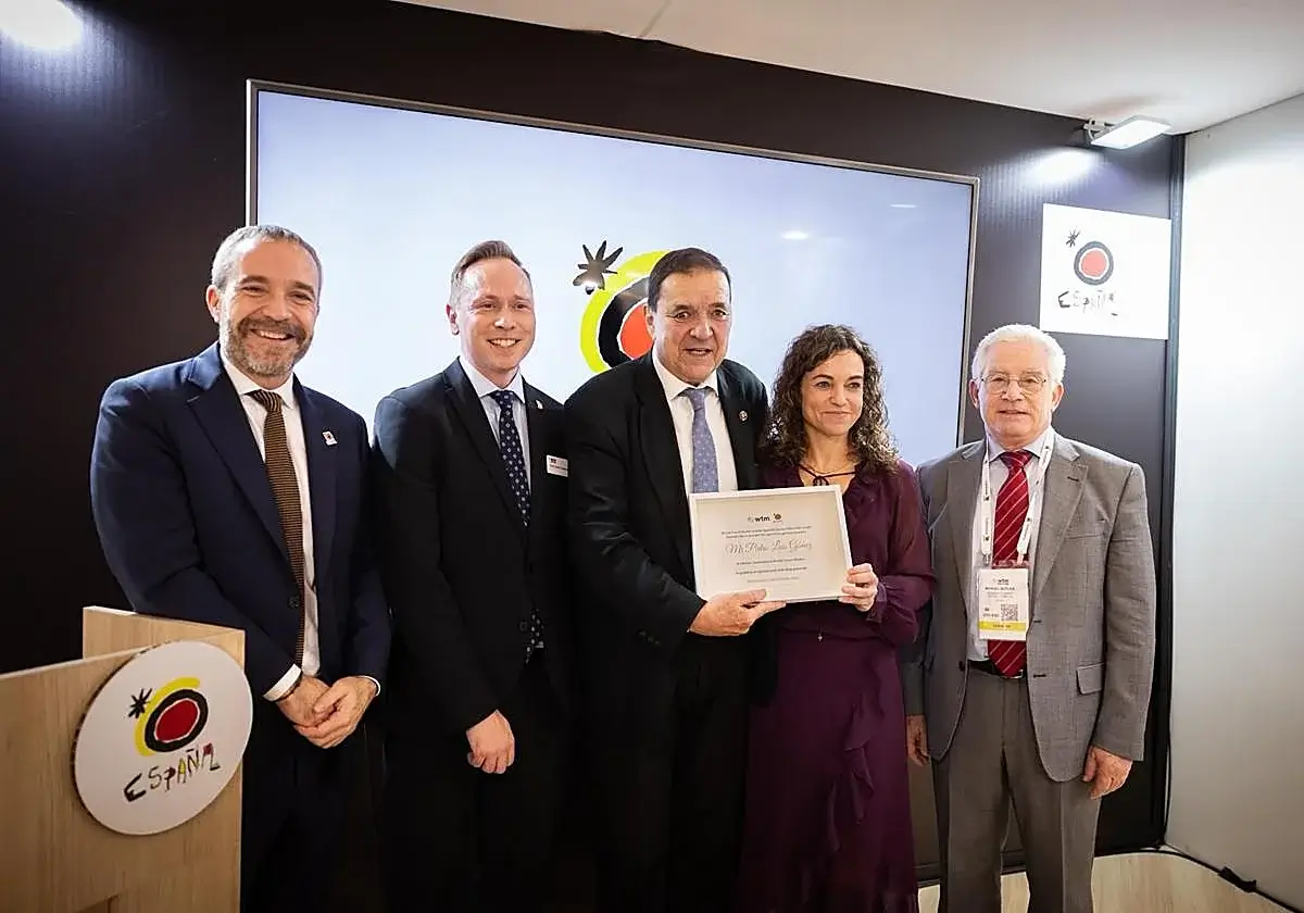 Pedro Luis Gómez Recognized for Four Decades of Insight at London’s World Travel Market