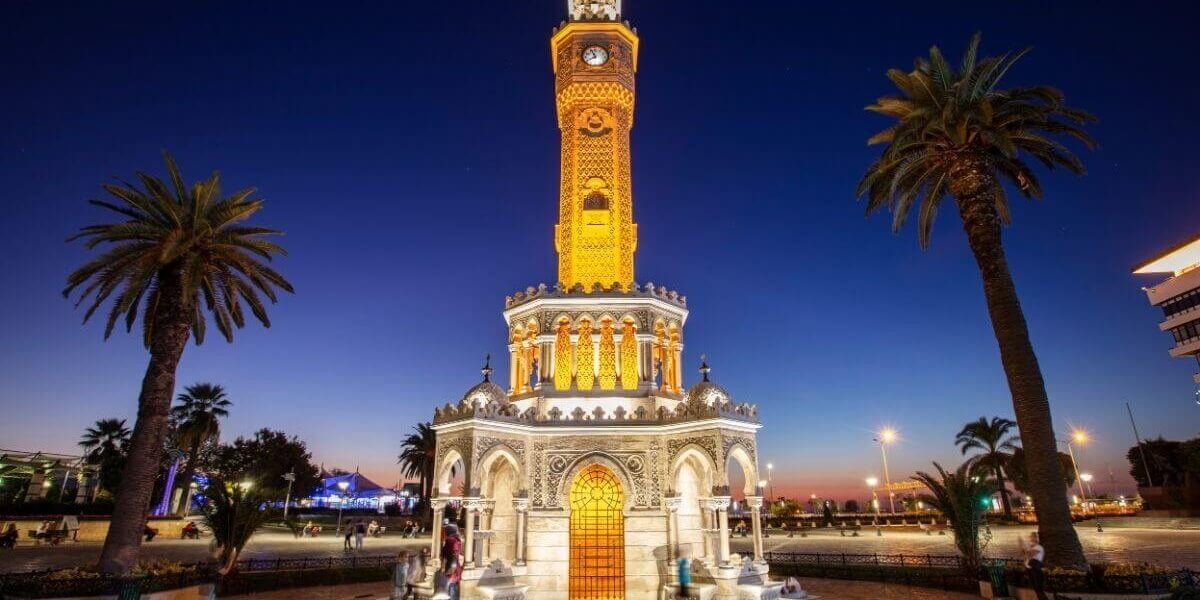 Your Insider’s Guide to Exploring Izmir’s History, Beaches, and Authentic Flavors