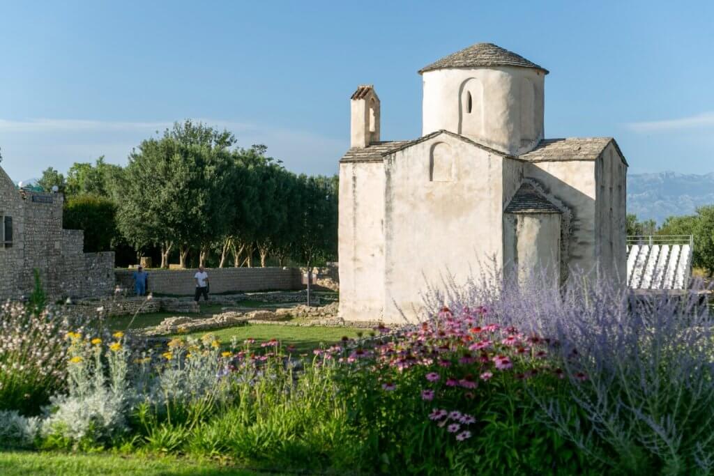 Nin’s växande engagemang för hållbar turism genom plantering av träd och gröna initiativ