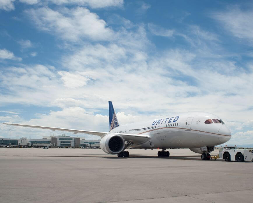 United Airlines Flight 380 Diverts to St. Louis After Mid-Air Passenger Incident Disrupts Dallas-Chicago Route