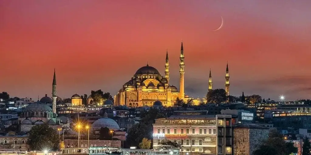 Exploring Istanbul’s Renowned Attractions and Vibrant Culture: A Guide for Visitors