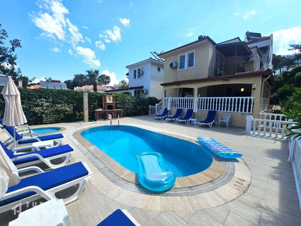 Ready‑to‑move four‑bed villa in Hisarönü with pool, gardens and rental permit